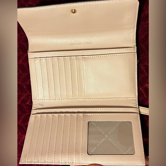 UC Michael Kors Light Blush Crossbody and Wallet 2-piece Set - Picture 7 of 12